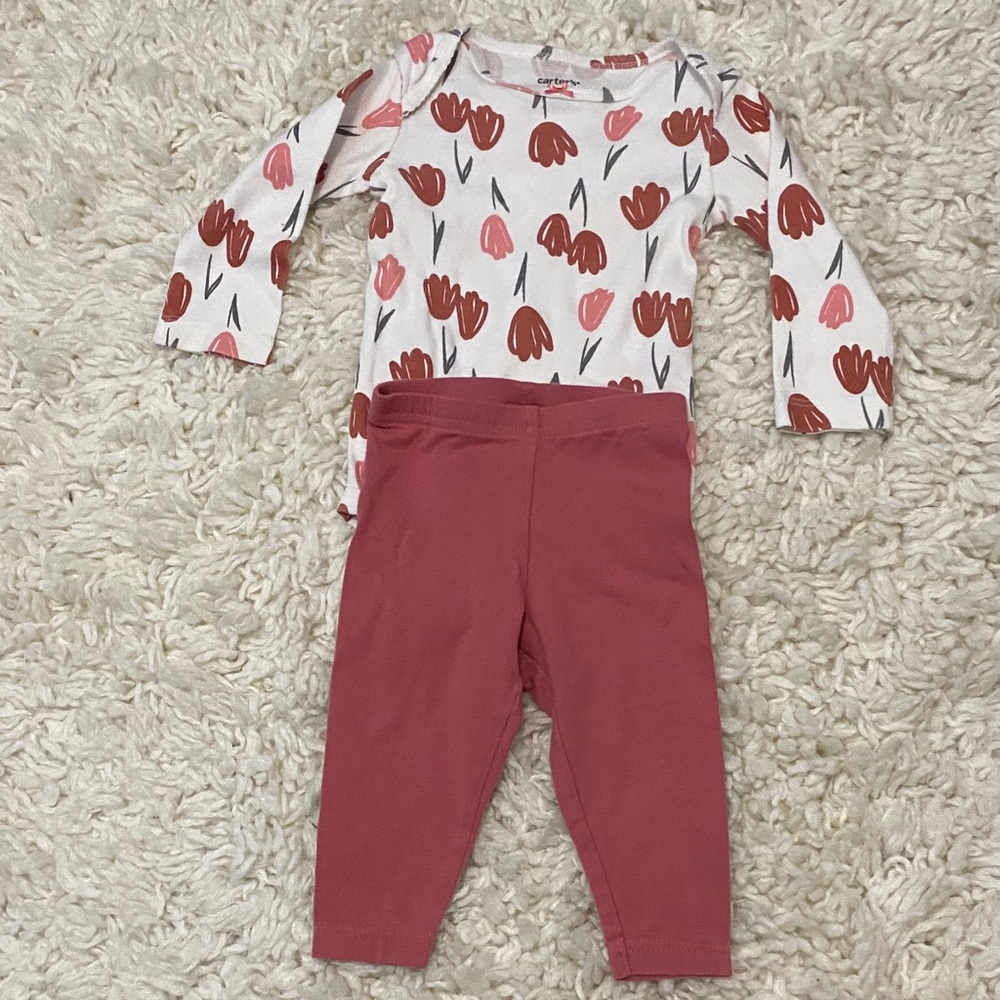 Carter’s baby girl size 9 mo Long Sleeve floral Onesie with Pink pants  ¥